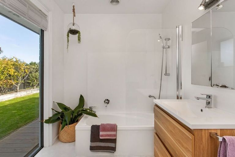 Photo of property in 9b Lydbury Place, Parklands, Christchurch, 8083