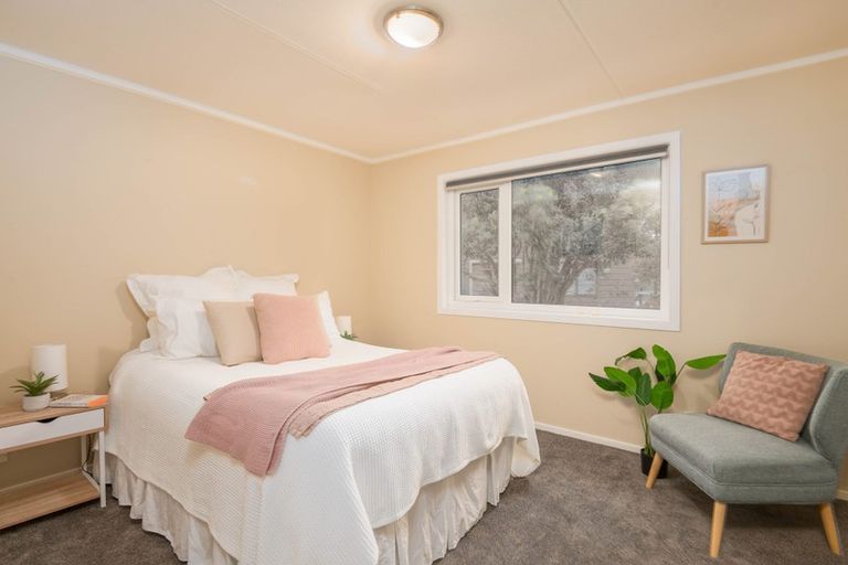 Photo of property in 42 Postgate Drive, Whitby, Porirua, 5024