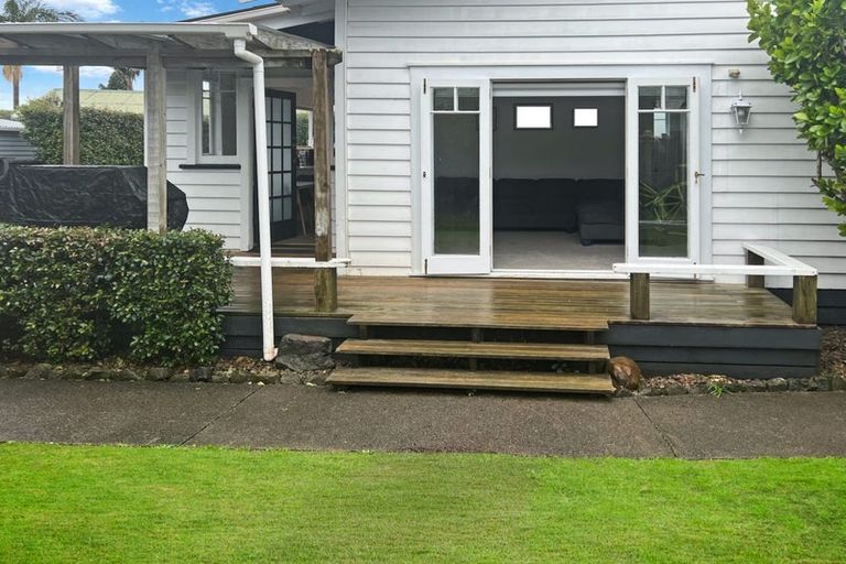 Photo of property in 1a Brennan Avenue, Te Atatu Peninsula, Auckland, 0610