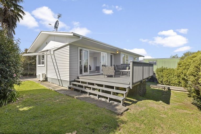 Photo of property in 20 Edgerton Road, Te Atatu Peninsula, Auckland, 0610