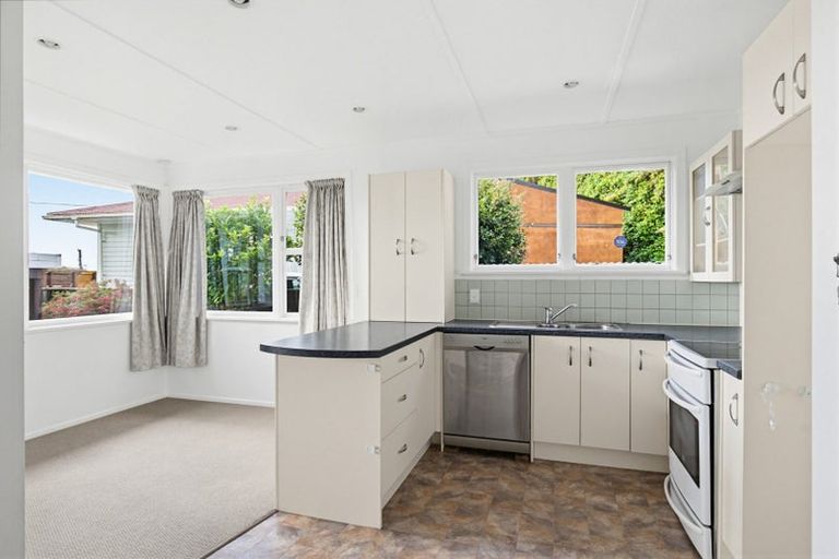 Photo of property in 4 Beverley Grove, Paparangi, Wellington, 6037