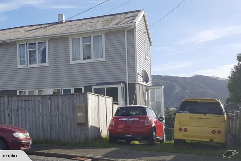 Photo of property in 76- 78 Sievers Grove, Cannons Creek, Porirua, 5024