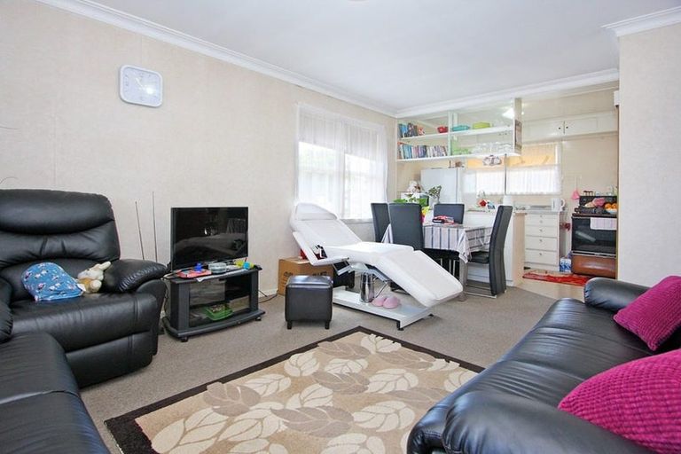 Photo of property in 2/100 Coronation Road, Papatoetoe, Auckland, 2025