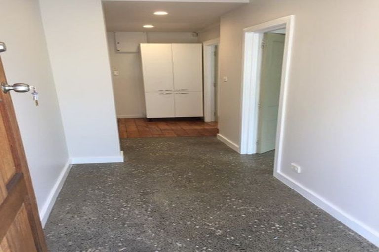 Photo of property in 4 Seymour Road, Sunnyvale, Auckland, 0612