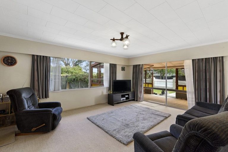 Photo of property in 28 Oriwa Street, Waikanae, 5036