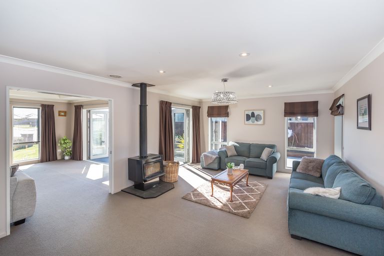 Photo of property in 26 Henley Close, Rolleston, 7614