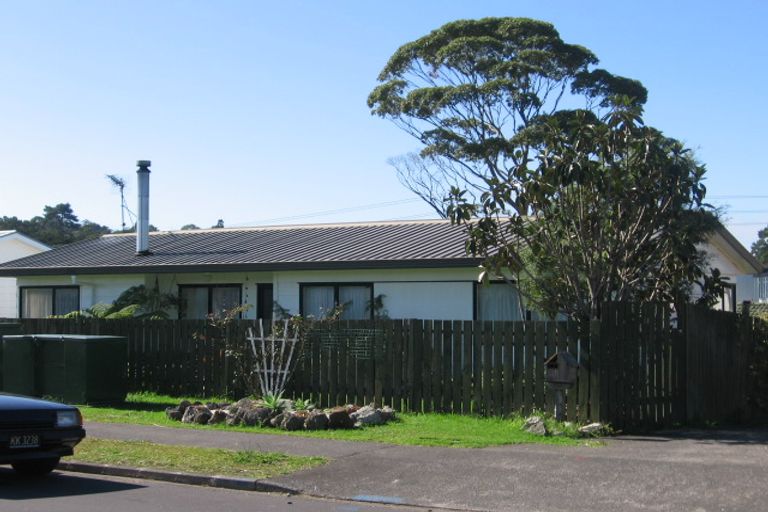 Photo of property in 35 Meadowvale Rise, Titirangi, Auckland, 0604