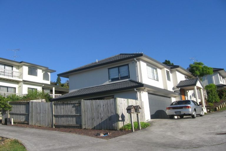 Photo of property in 2/9 Mossop Rise, Glenfield, Auckland, 0629