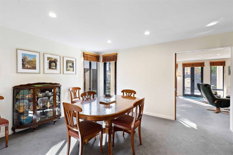 Photo of property in 77 Holly Road, St Albans, Christchurch, 8014