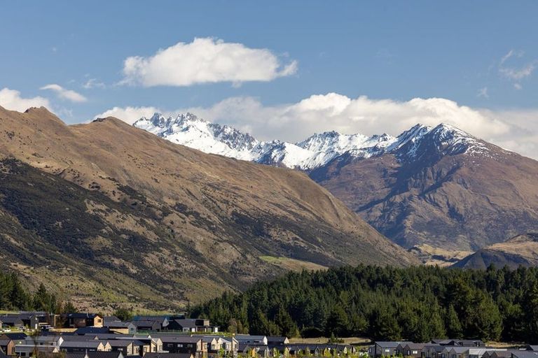 Photo of property in 7 Highfield Ridge, Wanaka, 9305