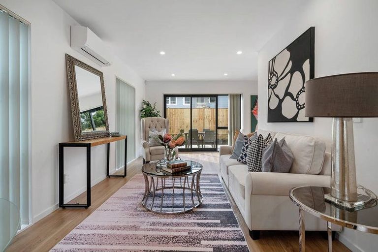 Photo of property in 26d Hutchinsons Road, Bucklands Beach, Auckland, 2014