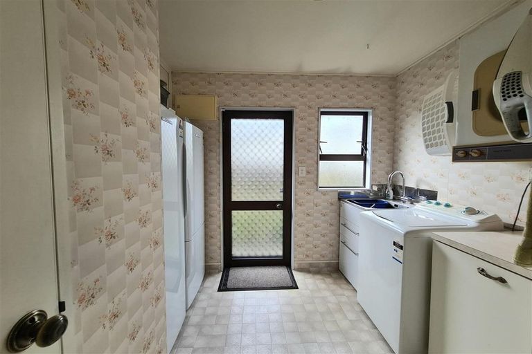 Photo of property in 100 Freyberg Avenue, Tamatea, Napier, 4112