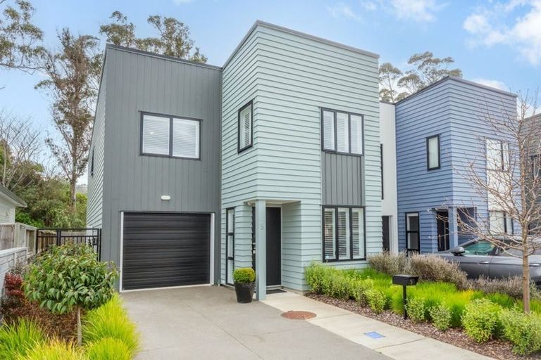 Photo of property in 5a Breakwater Way, Whitby, Porirua, 5024