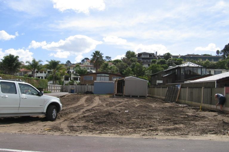 Photo of property in 2/25 Manly Esplanade, Browns Bay, Auckland, 0630