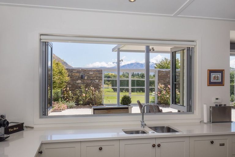 Photo of property in 2 Elderberry Crescent, Wanaka, 9305