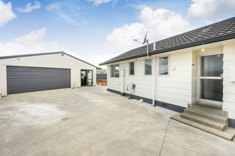 Photo of property in 35 Hillcrest Drive, Kelvin Grove, Palmerston North, 4414