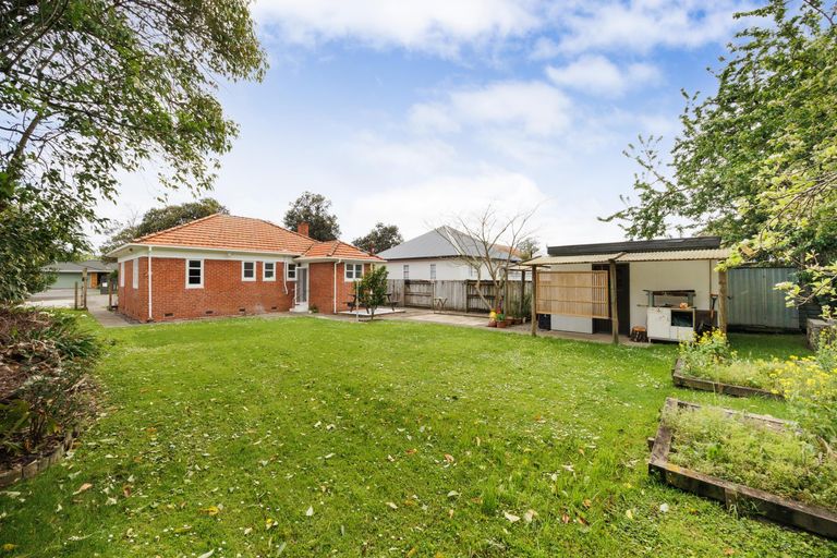 Photo of property in 210 College Street, West End, Palmerston North, 4412