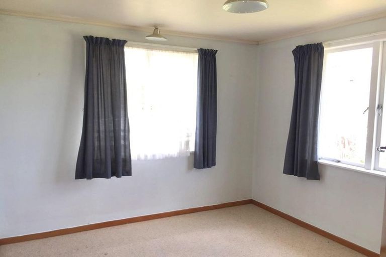 Photo of property in 6 Tawa Road, Te Atatu Peninsula, Auckland, 0610