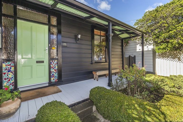 Photo of property in 25 Wright Street, Mount Cook, Wellington, 6021