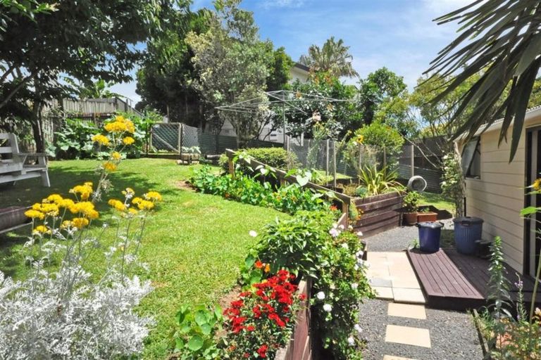 Photo of property in 33 Mellsop Avenue, Waiuku, 2123