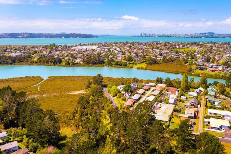 Photo of property in 192 Colwill Road, Massey, Auckland, 0614
