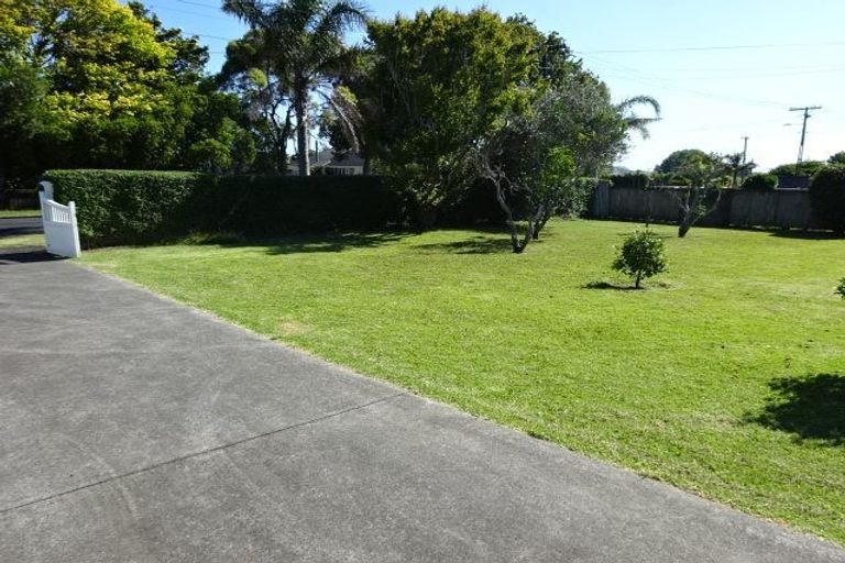 Photo of property in 37 Mcintyre Road, Mangere Bridge, Auckland, 2022
