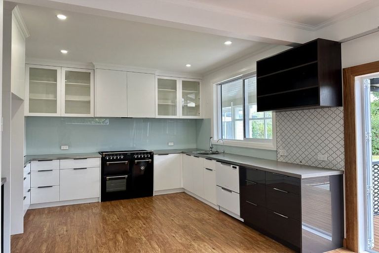 Photo of property in 42 Puriri Terrace, Roslyn, Palmerston North, 4414