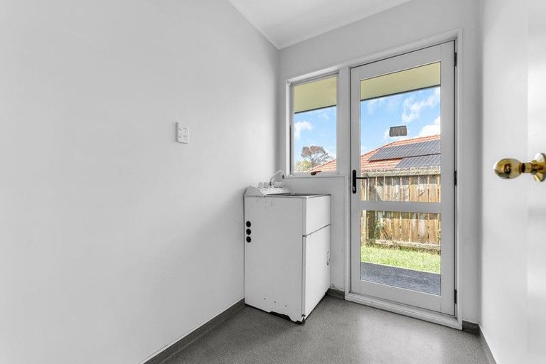 Photo of property in 17 Cretian Crescent, Henderson, Auckland, 0612