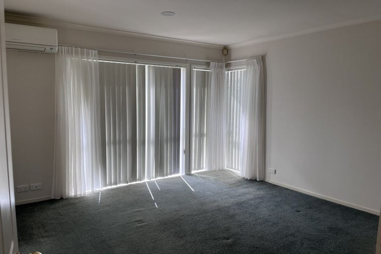 Photo of property in 3 Russett Grove, Henderson, Auckland, 0612