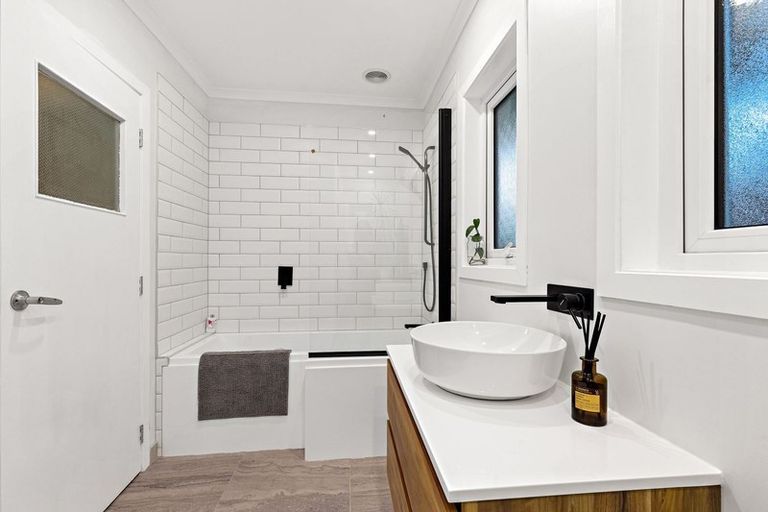 Photo of property in 67 Roberts Road, Te Atatu South, Auckland, 0610