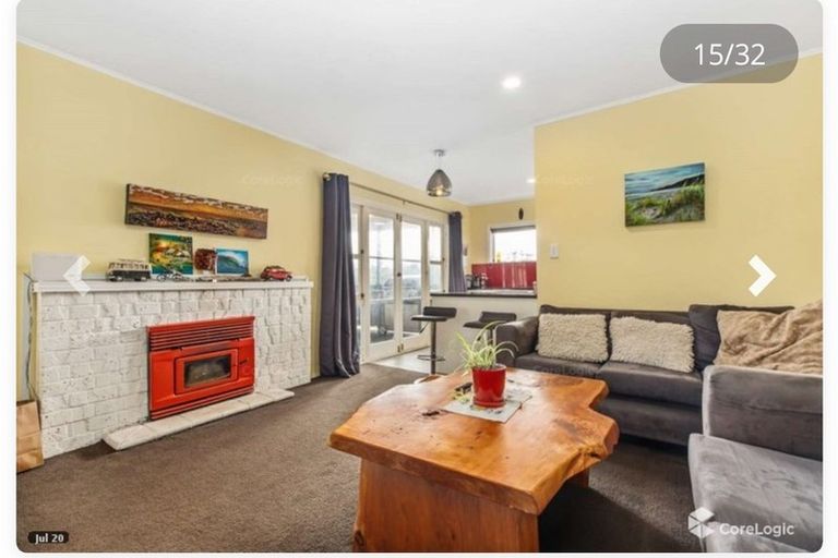 Photo of property in 10 Bishop Street, Green Bay, Auckland, 0604