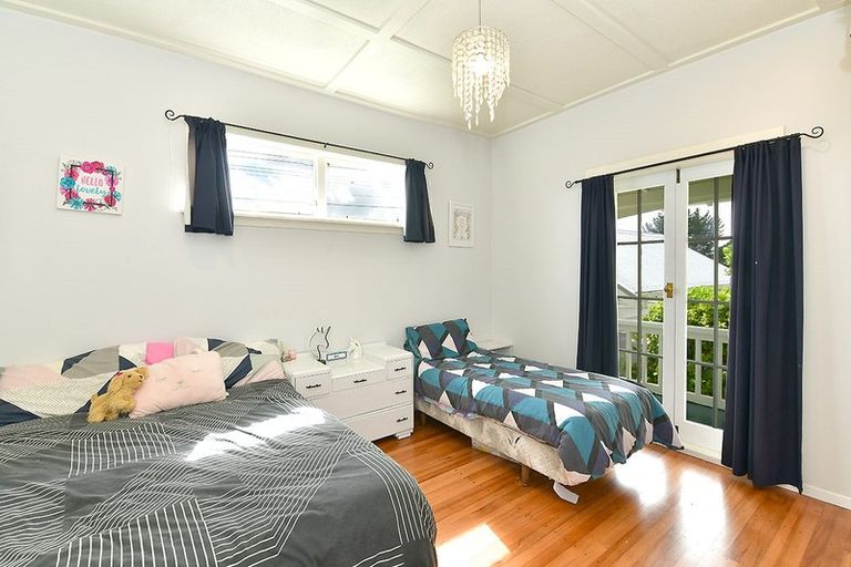 Photo of property in 2 St James Avenue, Helensville, 0800