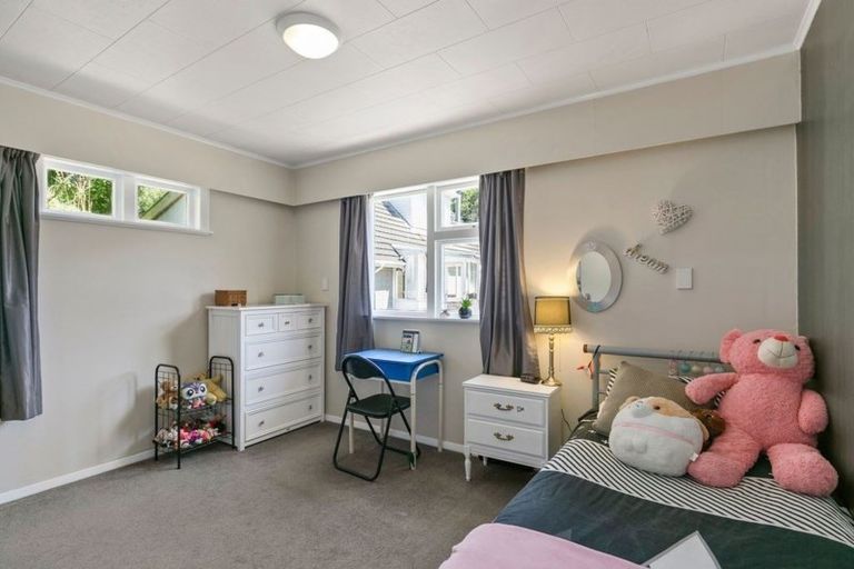 Photo of property in 76a Newlands Road, Newlands, Wellington, 6037