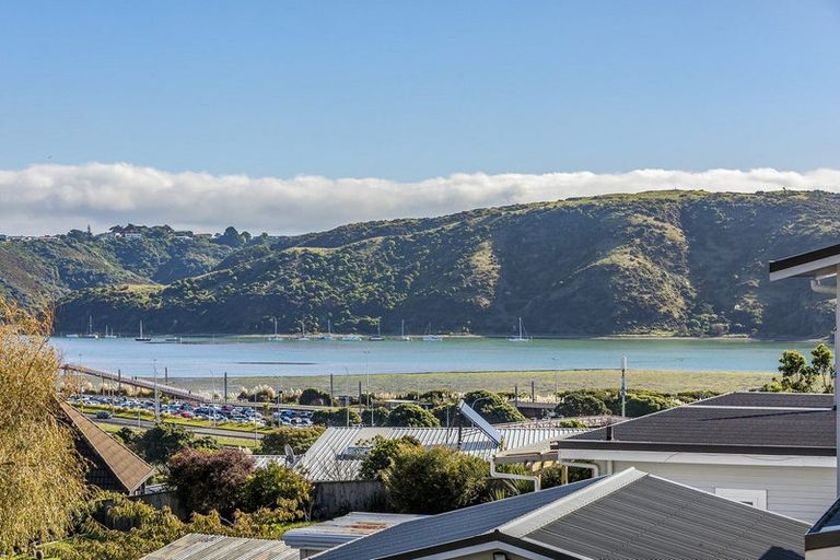 Photo of property in 8 Kiriwai Road, Paremata, Porirua, 5024