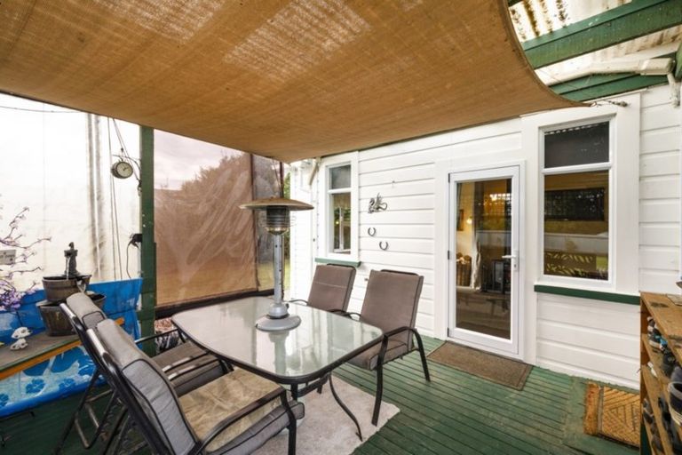 Photo of property in 16 Lyon Street, Marton, 4710