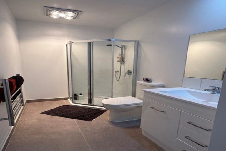 Photo of property in 33 Eileen Newey Place, Henderson, Auckland, 0612