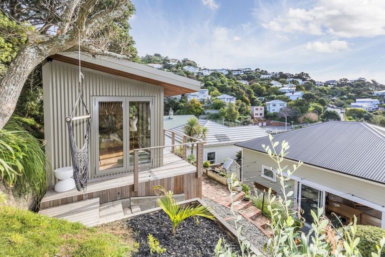 Photo of property in 118 Sutherland Road, Melrose, Wellington, 6023