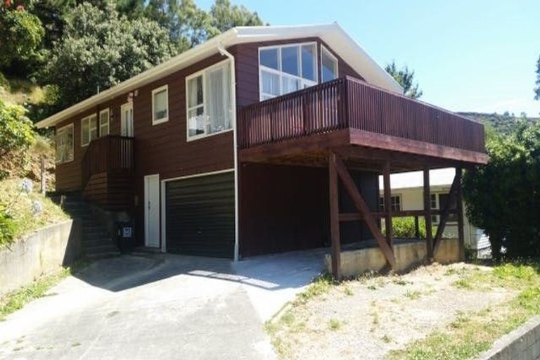 Photo of property in 19 Holmes Grove, Naenae, Lower Hutt, 5011