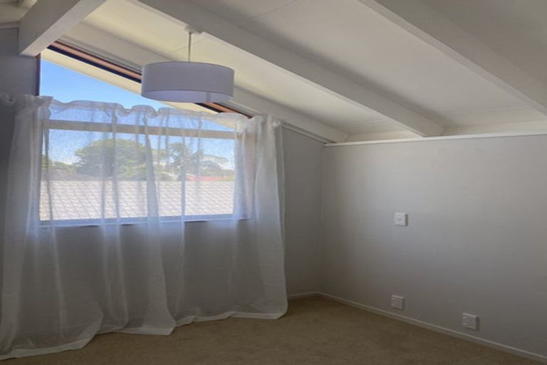 Photo of property in 25a/5 Beach Road, Te Atatu Peninsula, Auckland, 0610