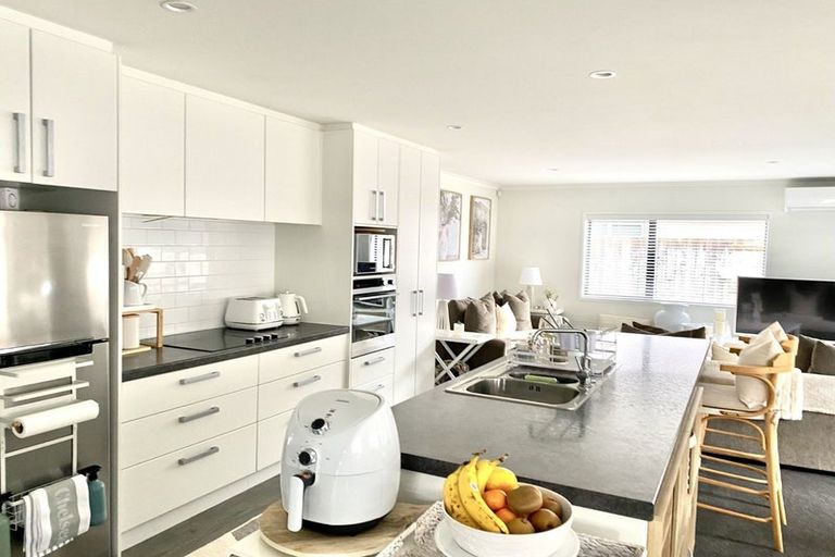 Photo of property in 18 Kahuparere Crescent, Pyes Pa, Tauranga, 3112