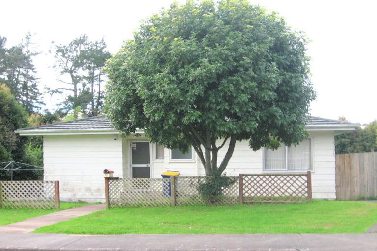 Photo of property in 9 Aldern Road, Massey, Auckland, 0614