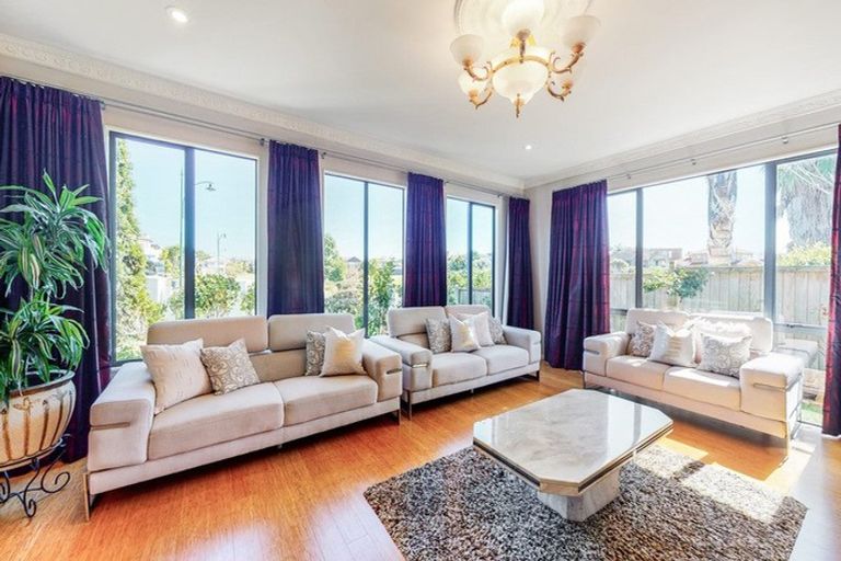 Photo of property in 23 Onemana Way, Te Atatu Peninsula, Auckland, 0610