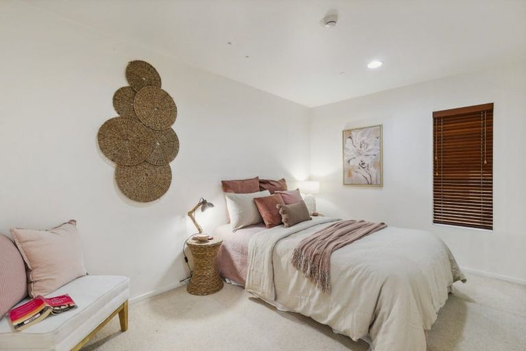 Photo of property in Metro Apartments, 220u4 Thorndon Quay, Pipitea, Wellington, 6011