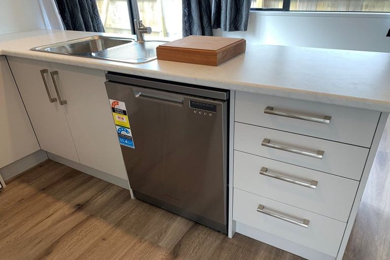 Photo of property in 22 Donnell Avenue, Favona, Auckland, 2024