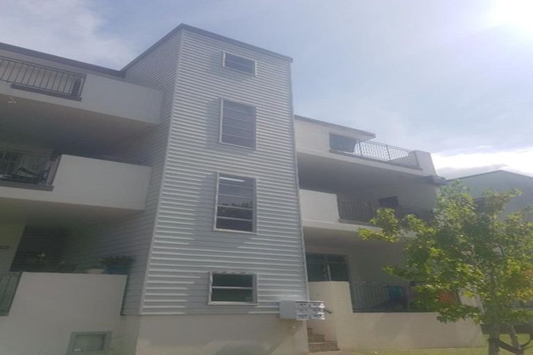 Photo of property in 24/11 Carlos Drive, Flat Bush, Auckland, 2016