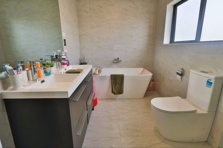 Photo of property in 16 Francesco Drive, Karaka, Papakura, 2113