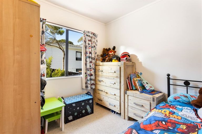 Photo of property in 3 Fernhaven Place, Massey, Auckland, 0614