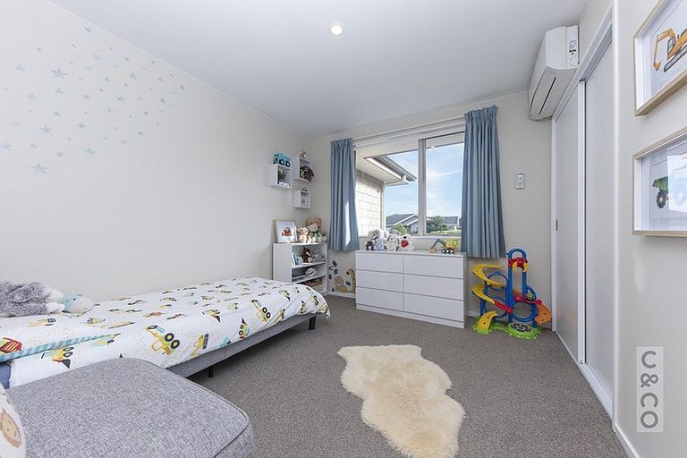 Photo of property in 124 Pohutukawa Parade, Riverhead, 0820