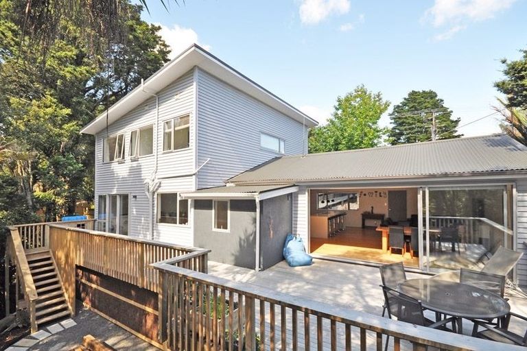 Photo of property in 585 South Titirangi Road, Titirangi, Auckland, 0604