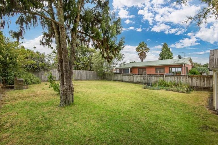Photo of property in 98 Taikata Road, Te Atatu Peninsula, Auckland, 0610